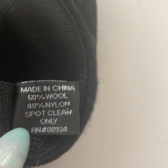 Black cap - Picture 4 of 4